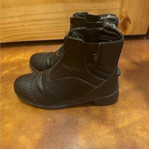 Girl’s English horse riding boots. Worn twice.